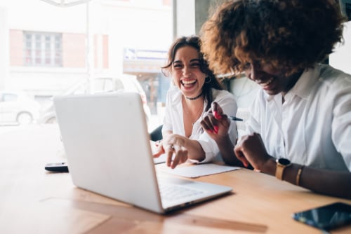 shutterstock_1407929375 (1)_happy_students_klein